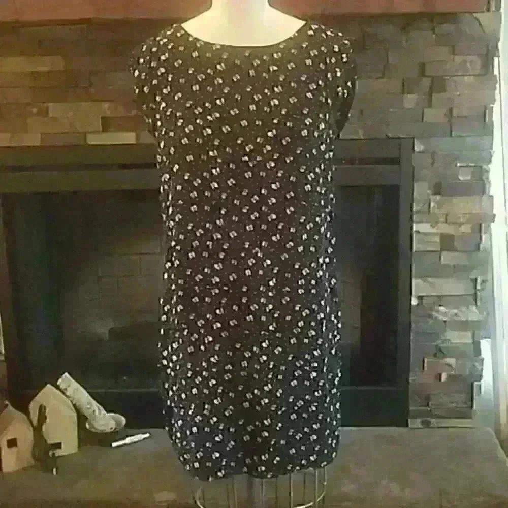 Ruffled dress with bow print.